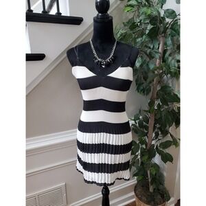 Love Culture Women Black White Striped V-Neck Sleeveless Knee Length Dress Small